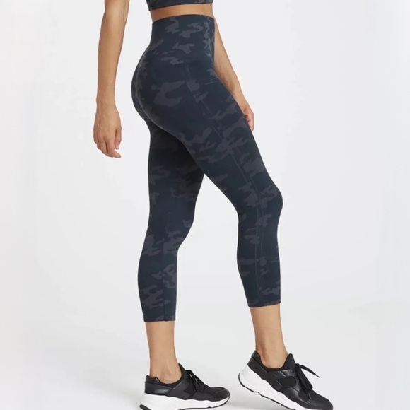 NWT Spanx Look At Me Now Camo Cropped High Waisted Leggings - Picture 3 of 10